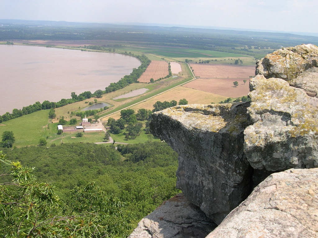 http://www.hdforums.com/Petit Jean/Petit%20Jean%20Overlook%202.jpg